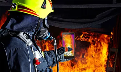 Comment les novices choisissent-ils entre les lunettes de vision nocturne et l'imagerie thermique?